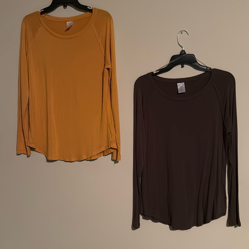 TWO No Boundaries top Size 11/13 Juniors SUPER Soft Long-Sleeve Brown & gold EUC